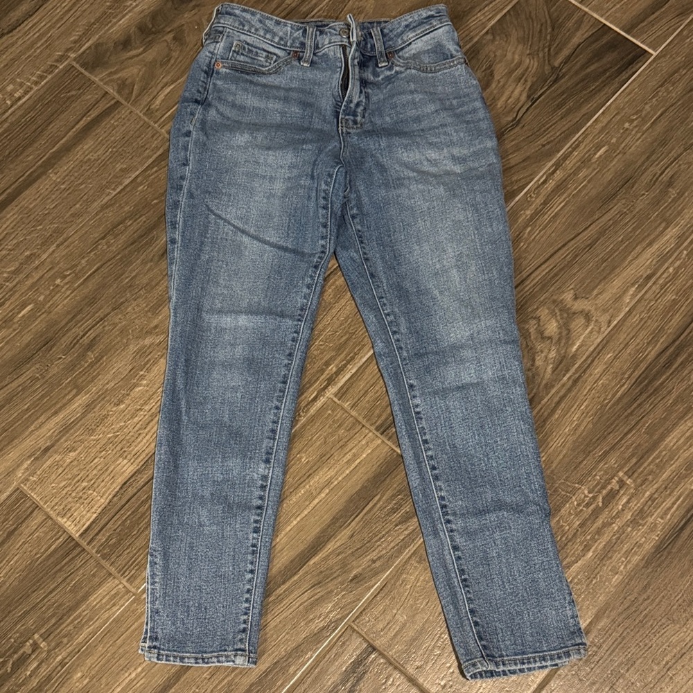 Old Navy Women's Straight Leg Jeans in Light Blue